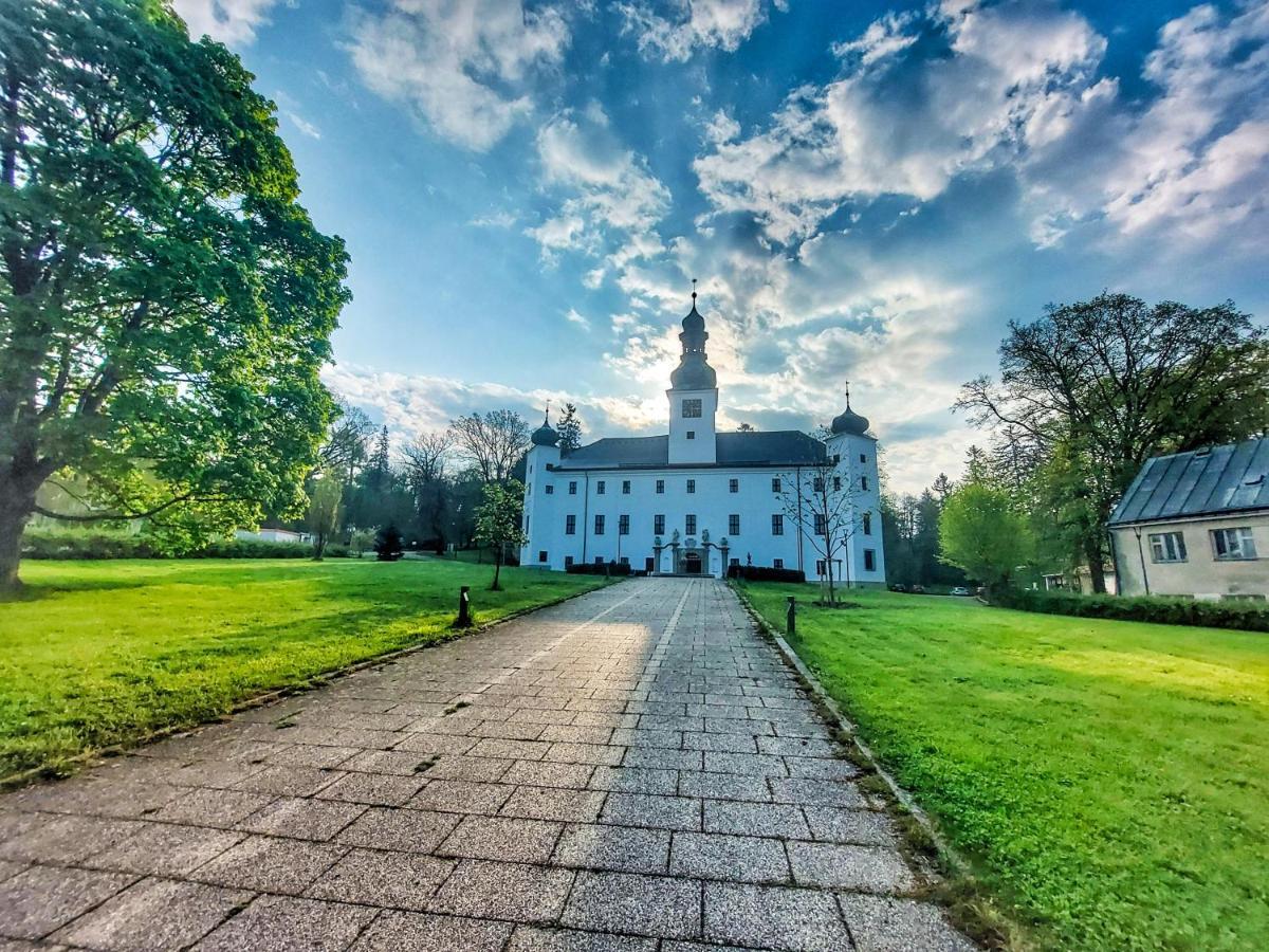 Zámek Třešť Hotel Exterior foto