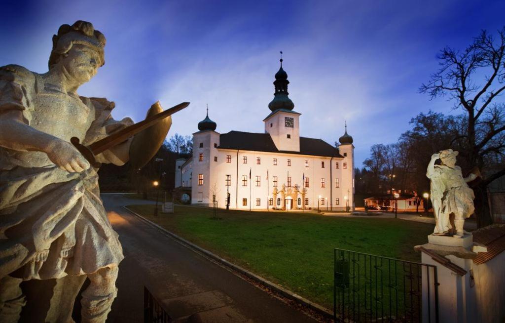 Zámek Třešť Hotel Exterior foto